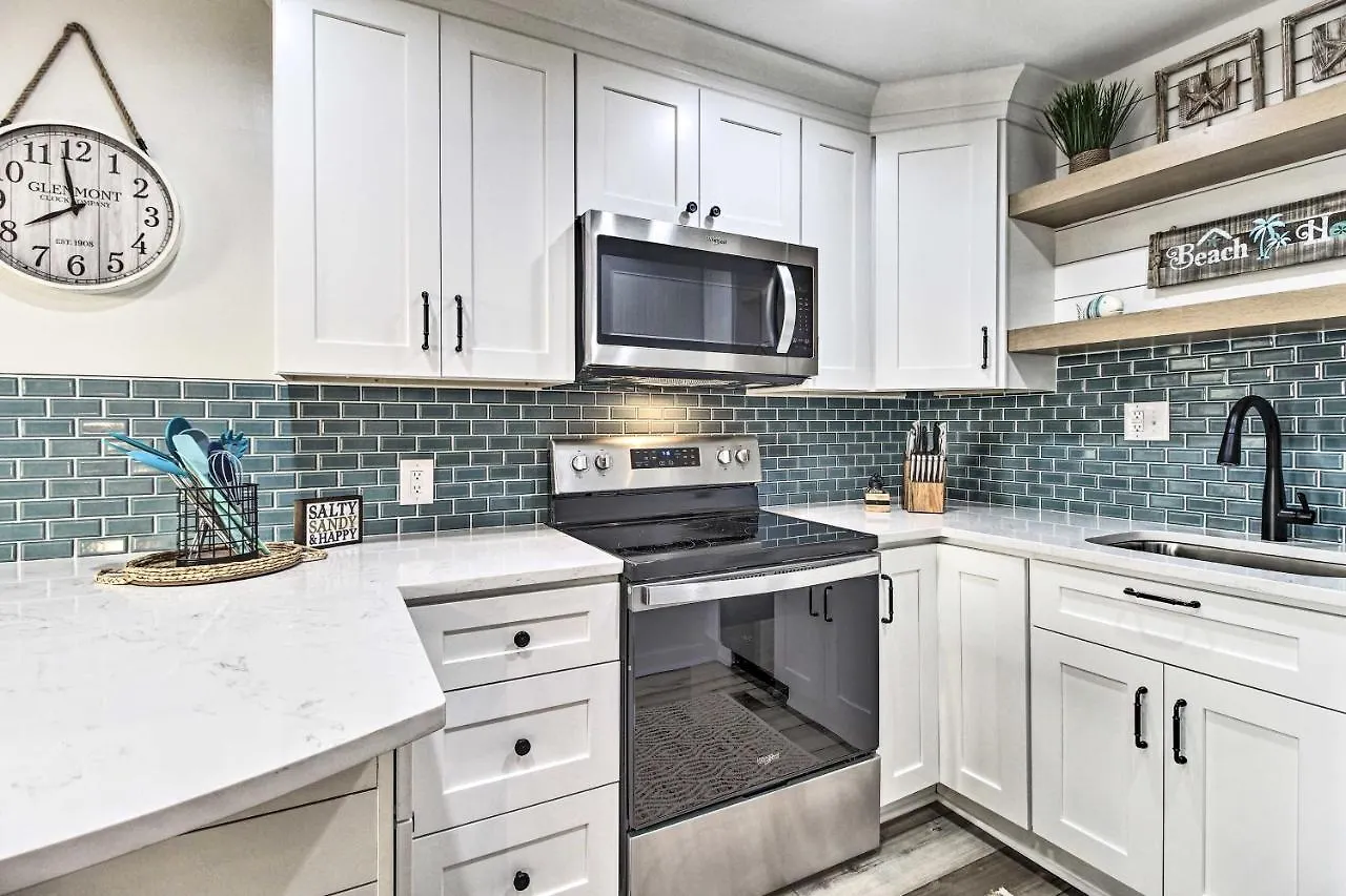 Gem With Ocean And Pool Views! Apartment Hilton Head Island