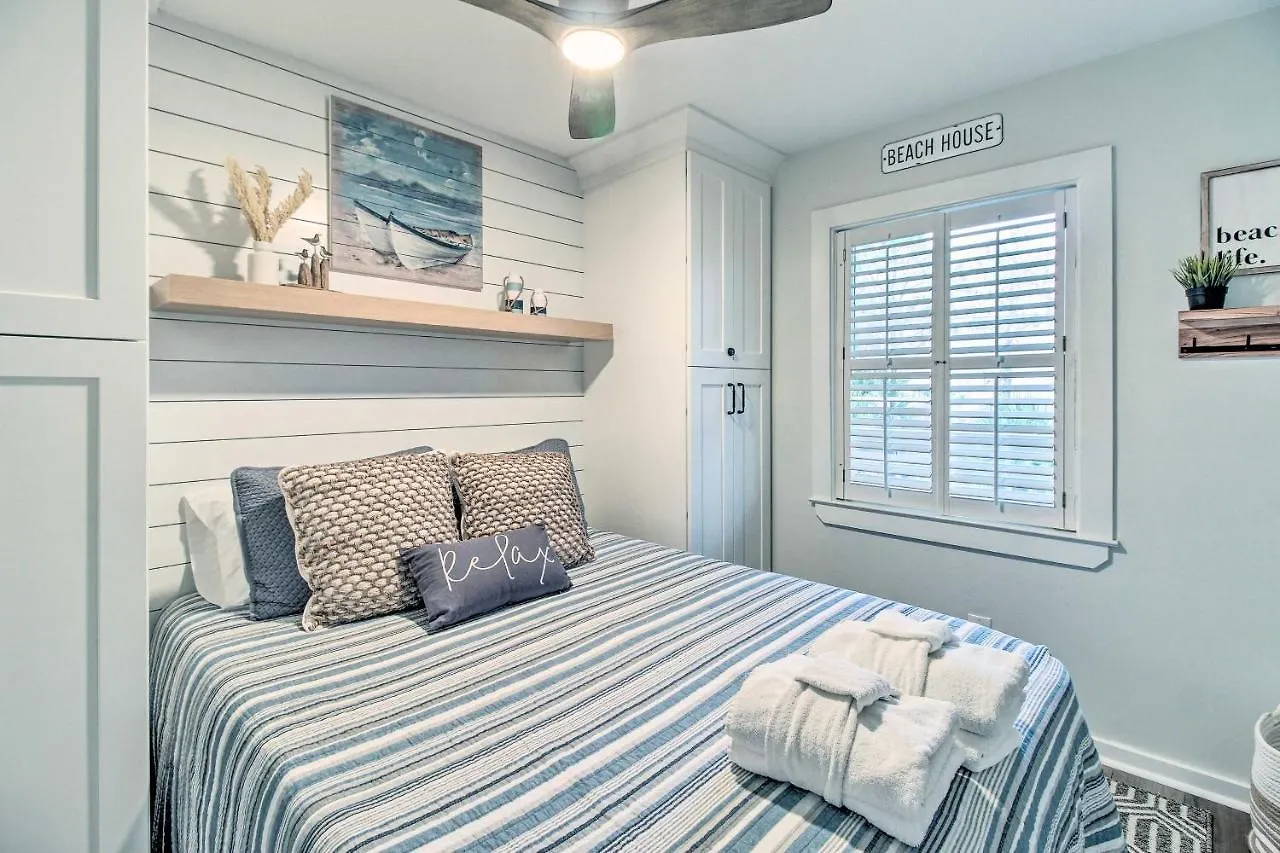 Apartment Gem With Ocean And Pool Views!