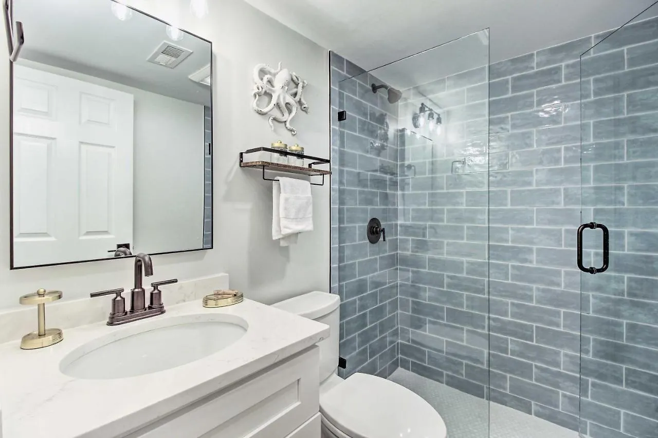 Apartment Gem With Ocean And Pool Views!