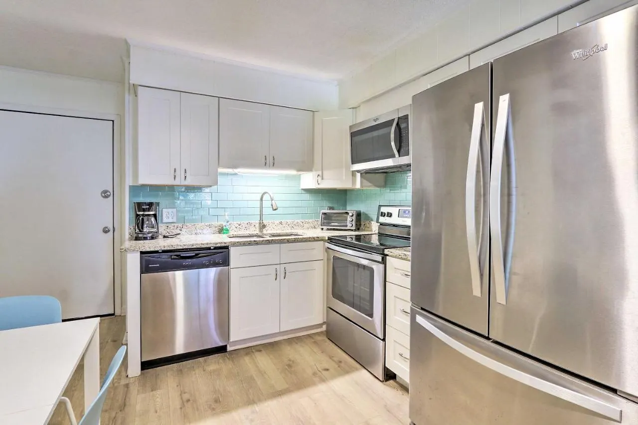 Hilton Head With Covered Balcony And Pool Access Apartment
