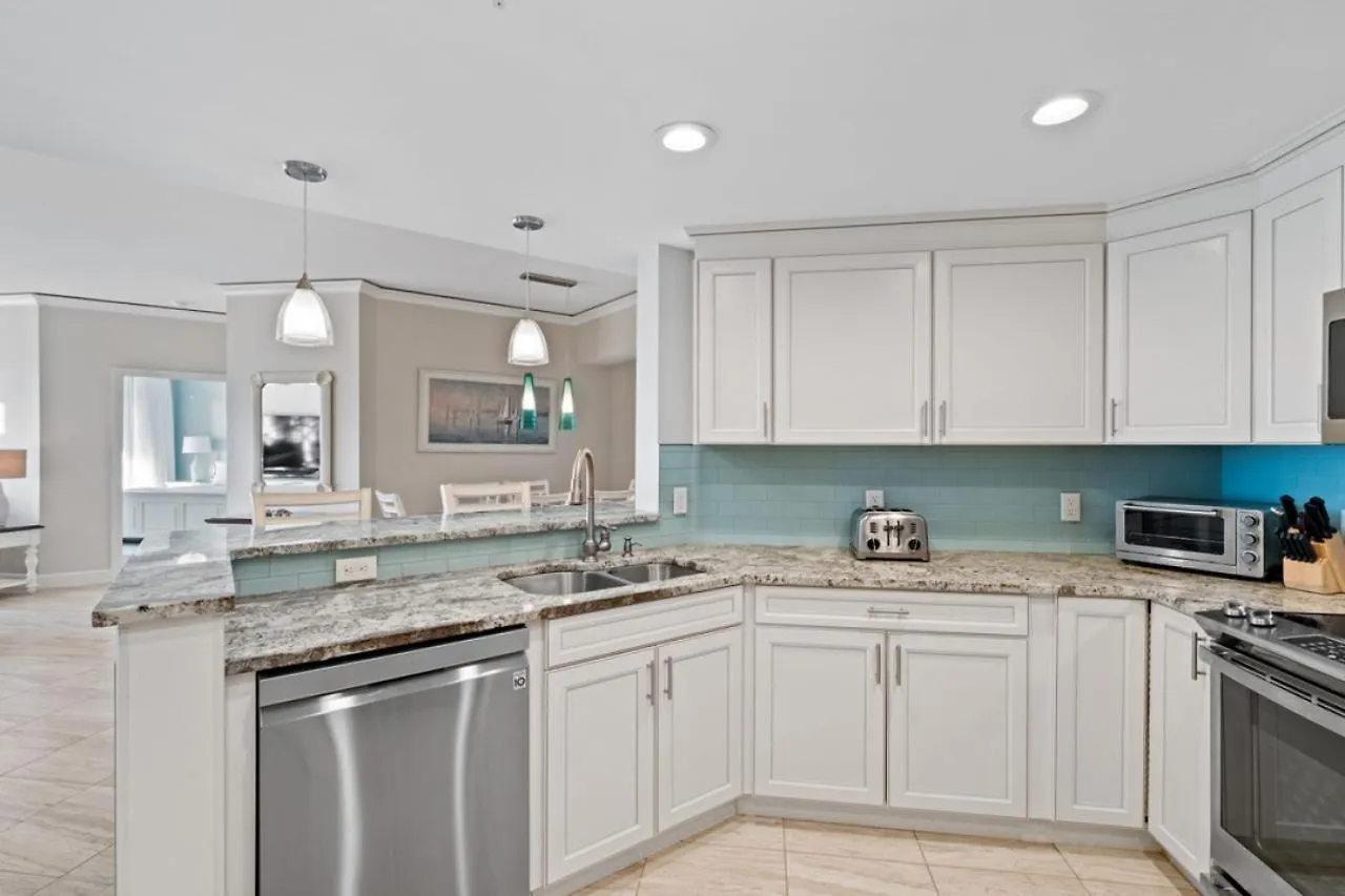 6106 Hampton Place North Villa