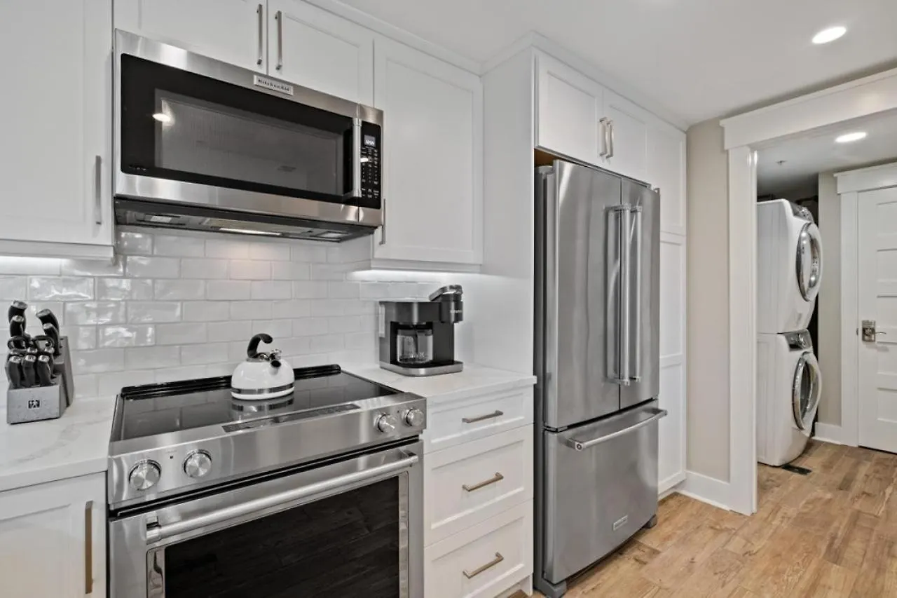 Villa 6103 Hampton Place North *