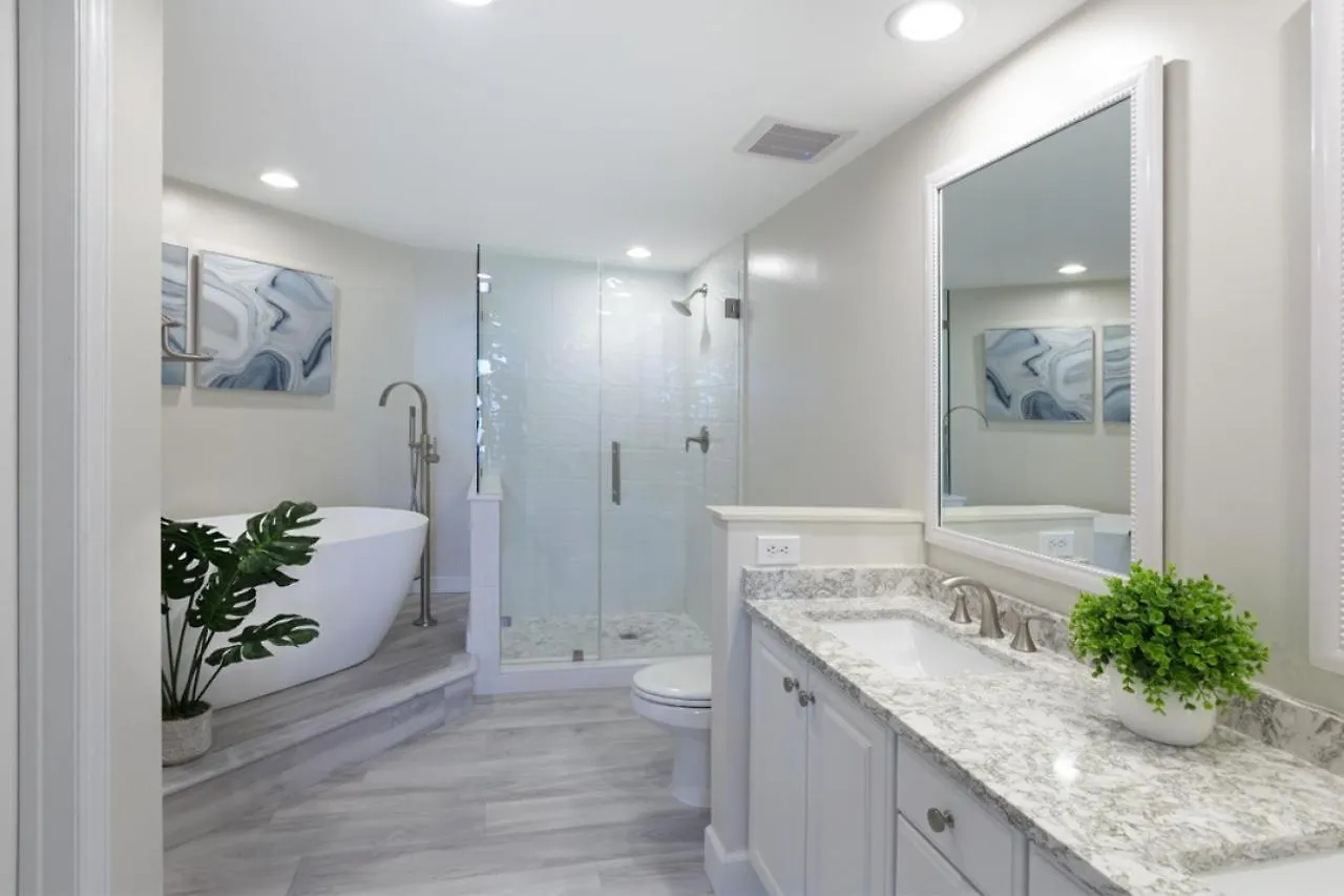 Villa 6202 Hampton Place North *