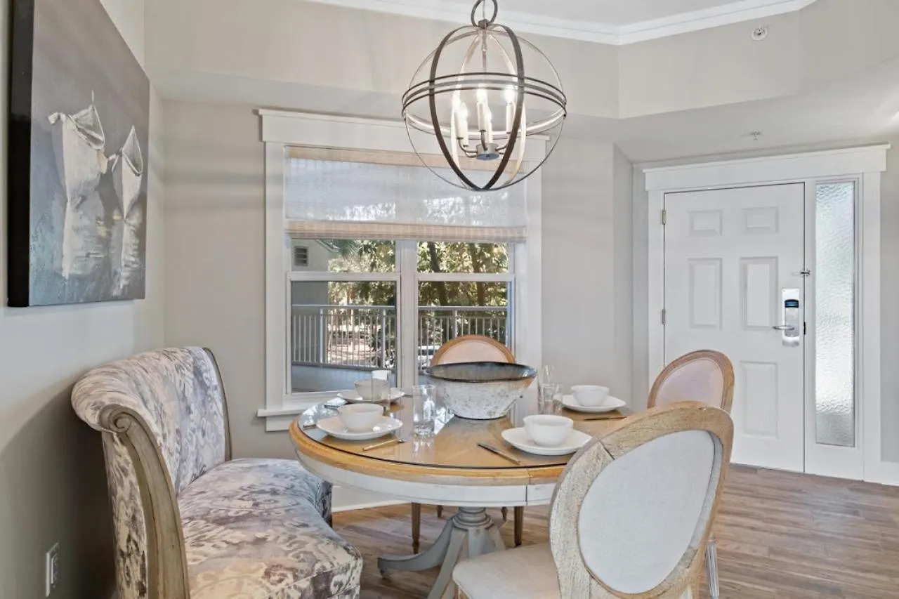 Villa 6103 Hampton Place North