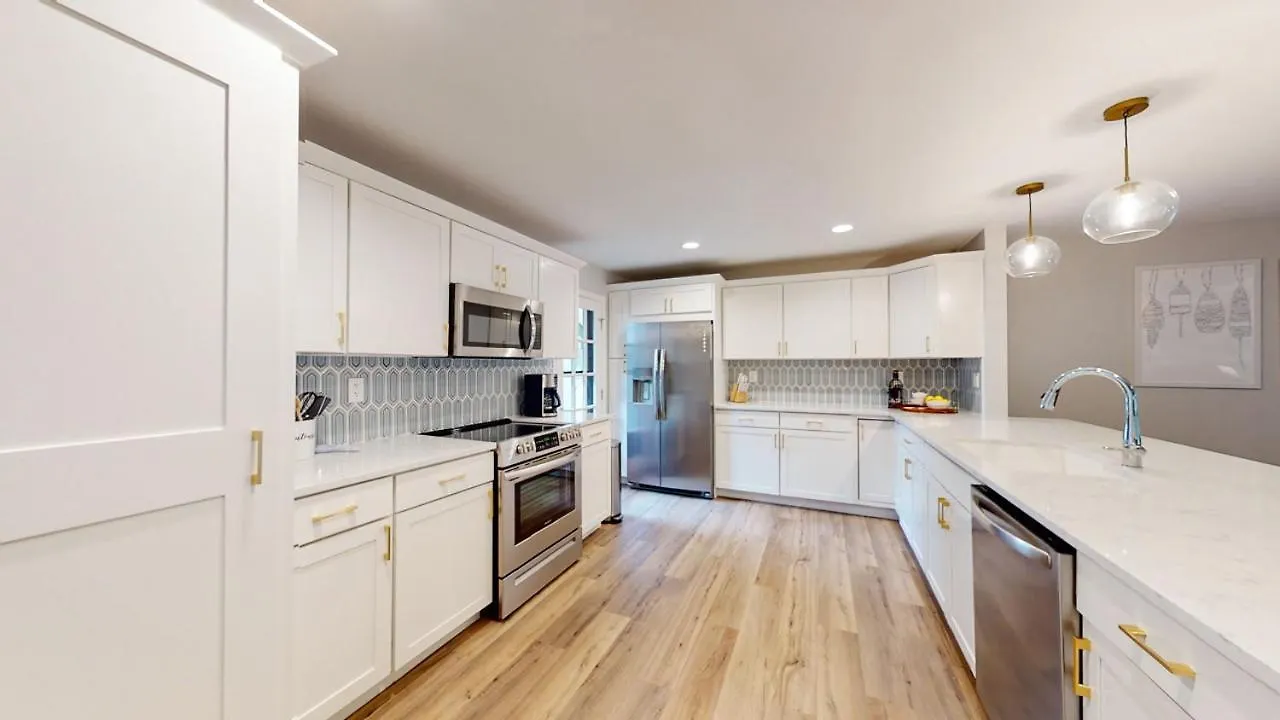 727 Queens Grant