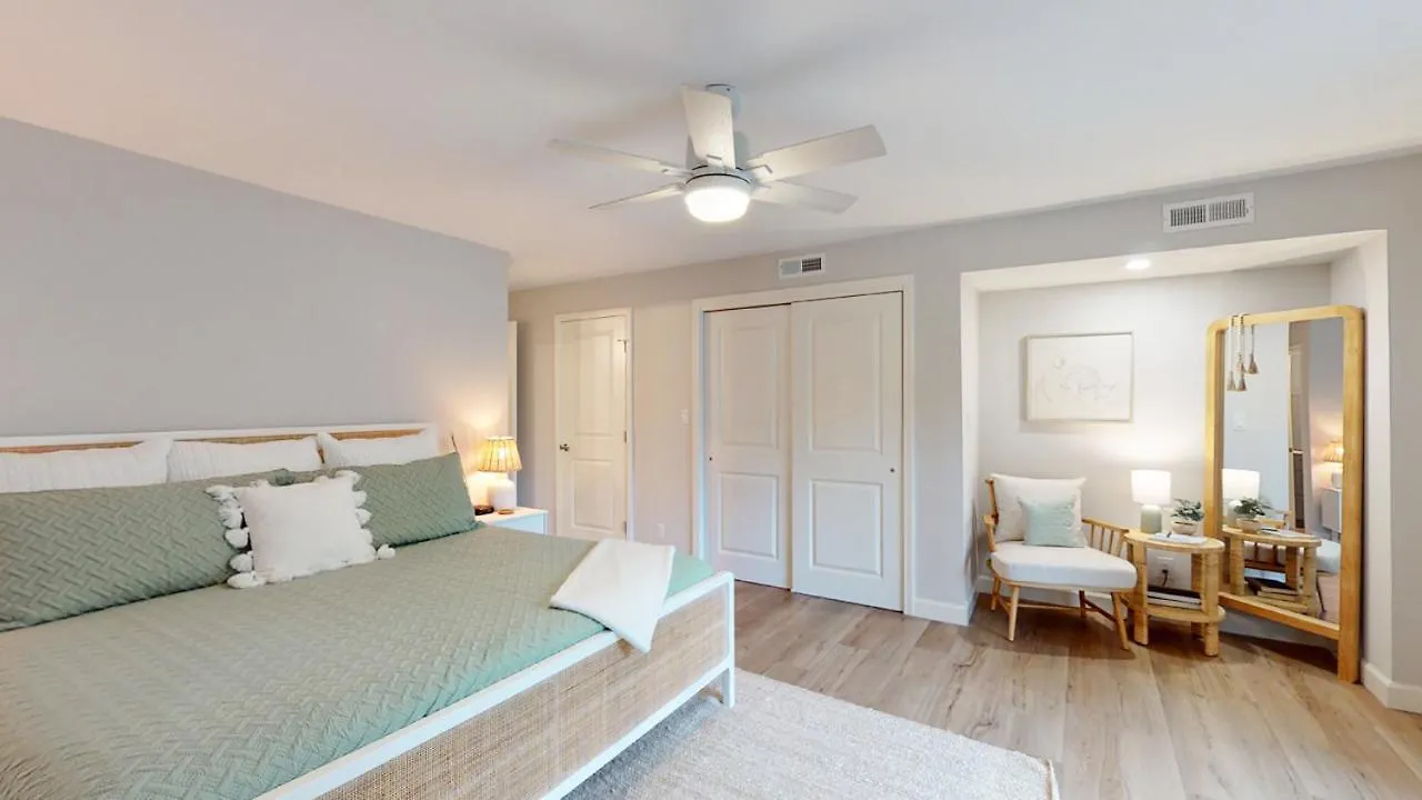 727 Queens Grant *