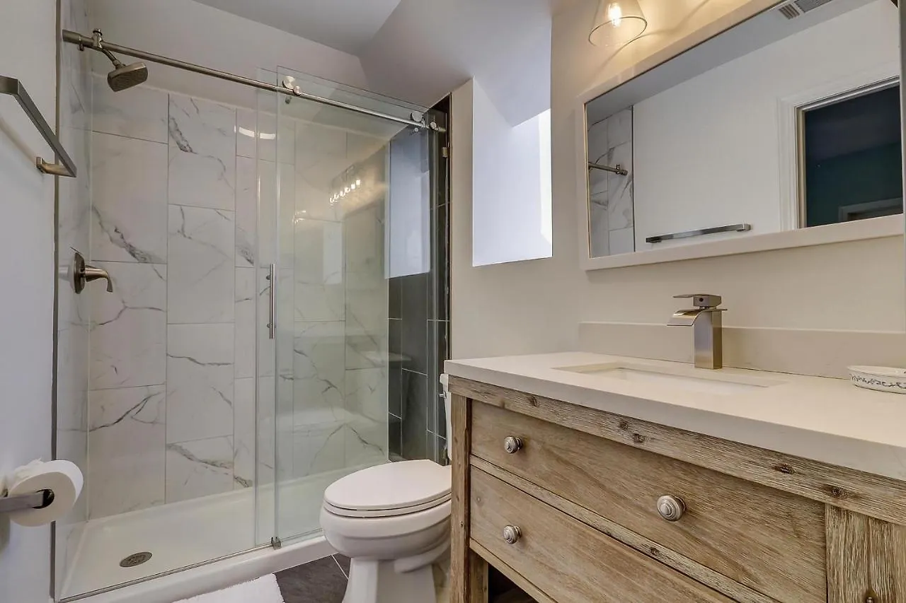 Steps From The 2nd Row Pool & Hot Tub Holiday home