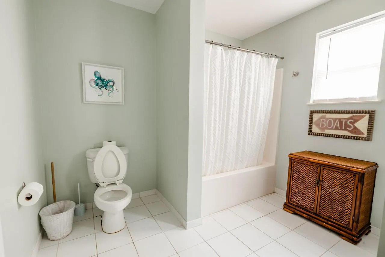 Holiday home Steps From The 2nd Row Pool & Hot Tub