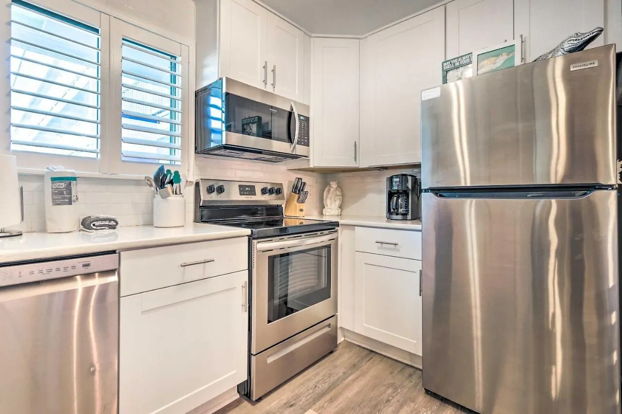 Modern Hilton Head Escape With Pools And Tennis *