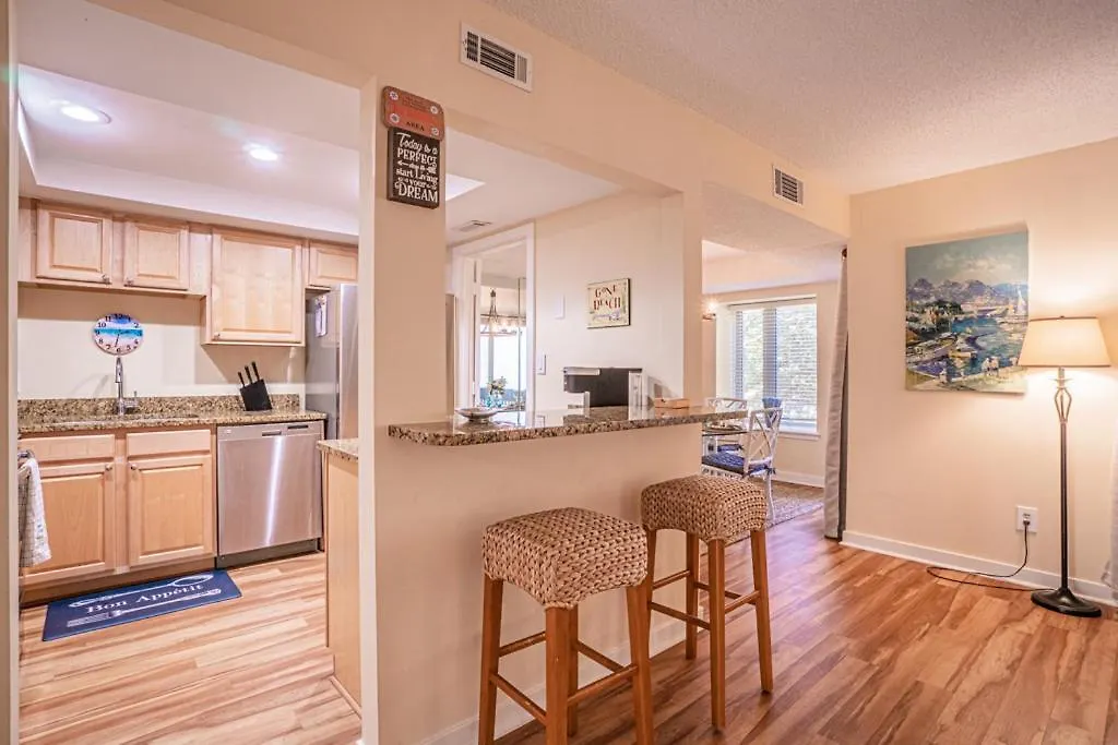 1686 Bluff Renovated Sleeps 8 Walk To Salty Dog Sea Pines