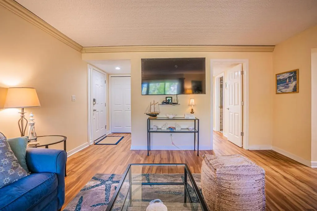Holiday home 1686 Bluff Renovated Sleeps 8 Walk To Salty Dog Sea Pines