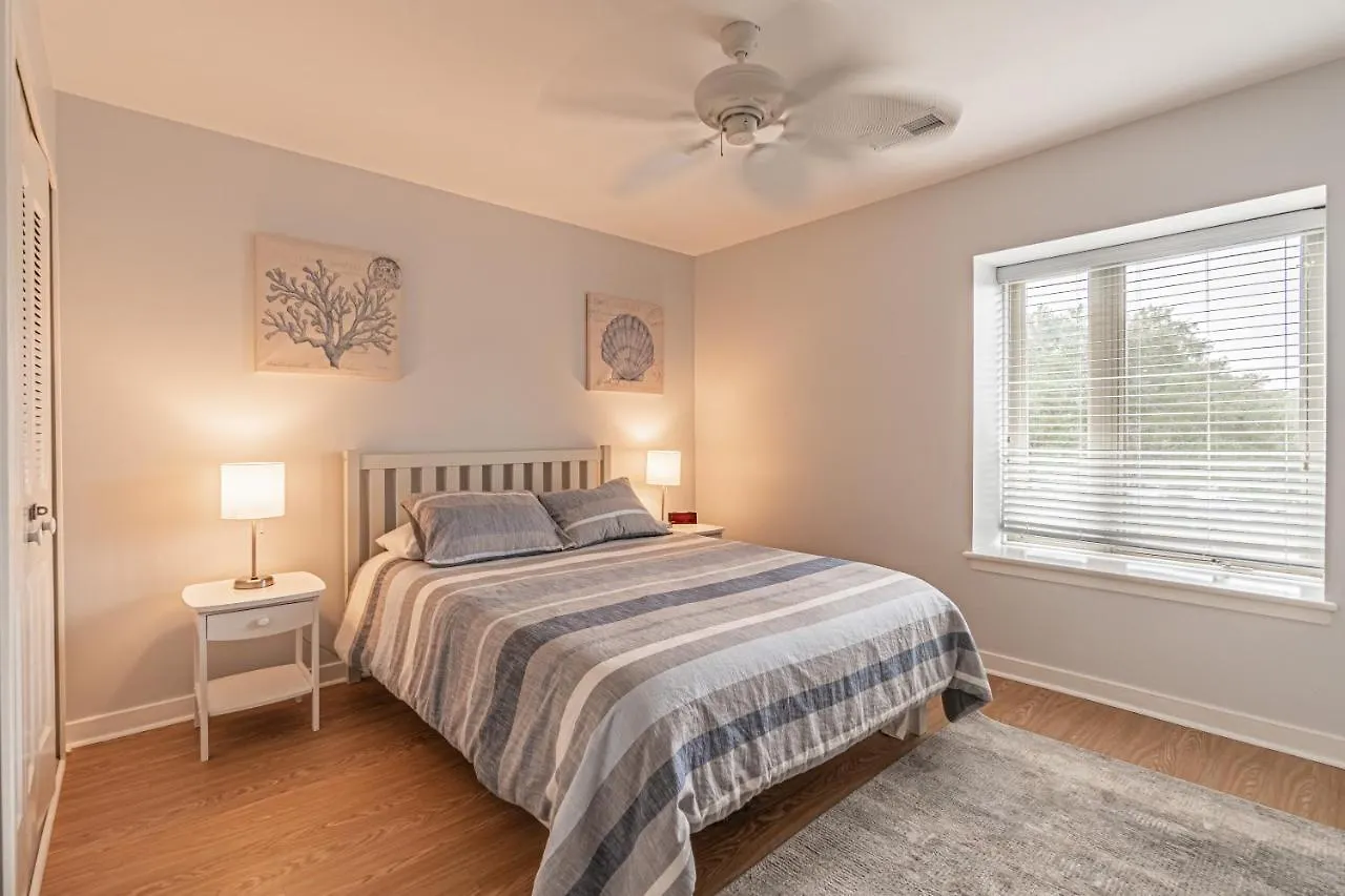 Holiday home 1762 Bluff Modern Updated Water Views Sleeps 8 Sea Pines