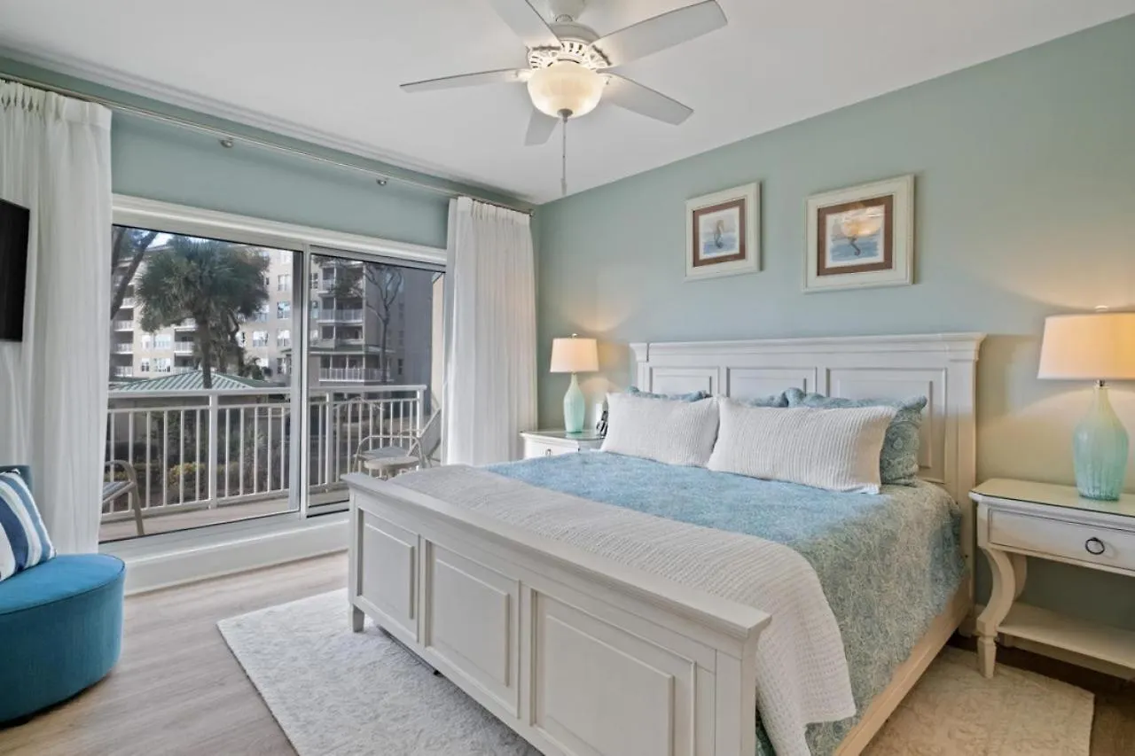 Villa 6106 Hampton Place North *