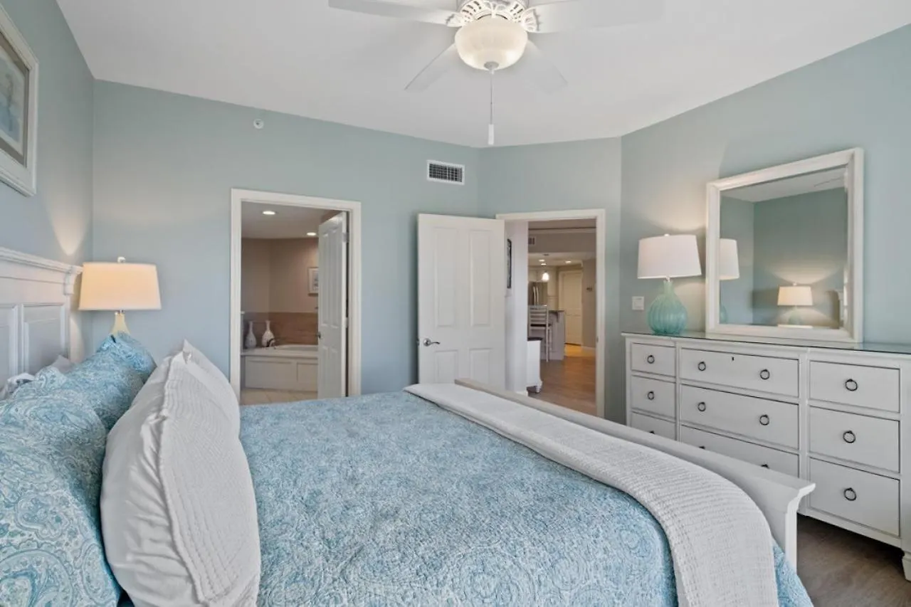 Villa 6106 Hampton Place North *