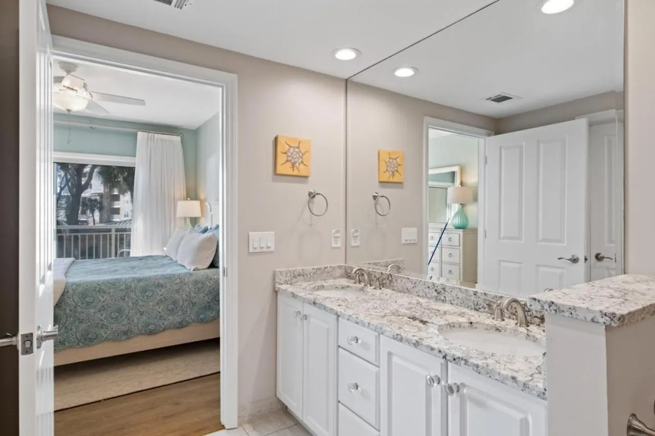 Villa 6106 Hampton Place North