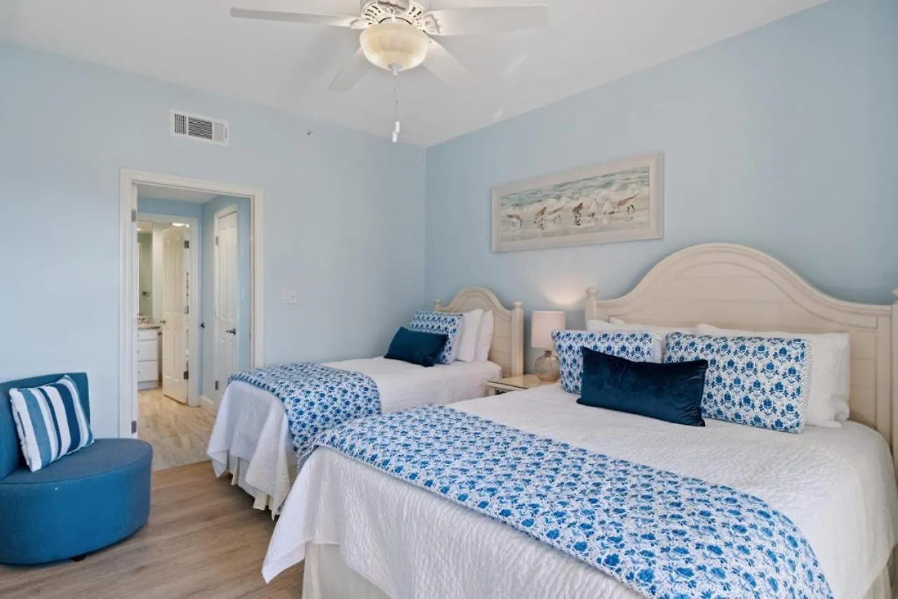 Villa 6106 Hampton Place North
