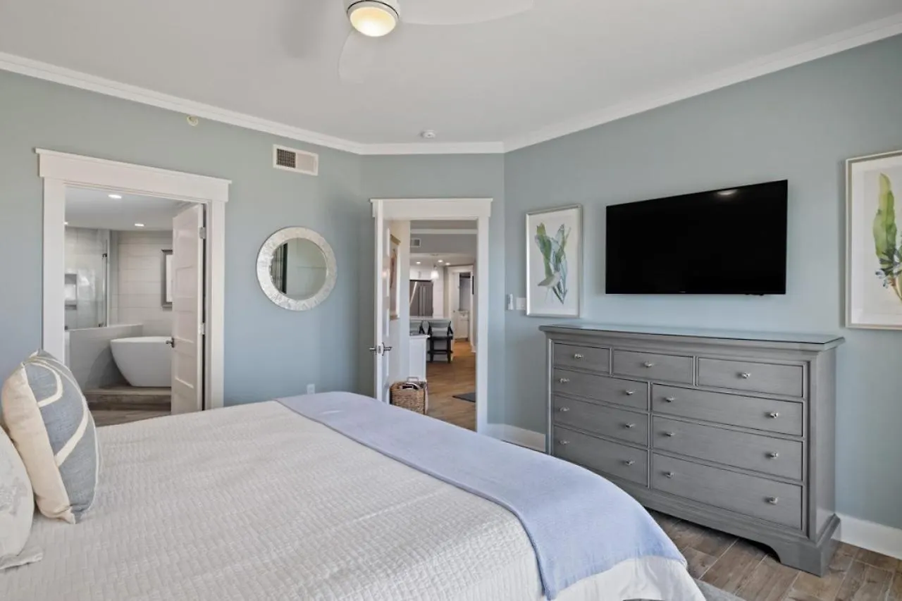 6103 Hampton Place North Villa *