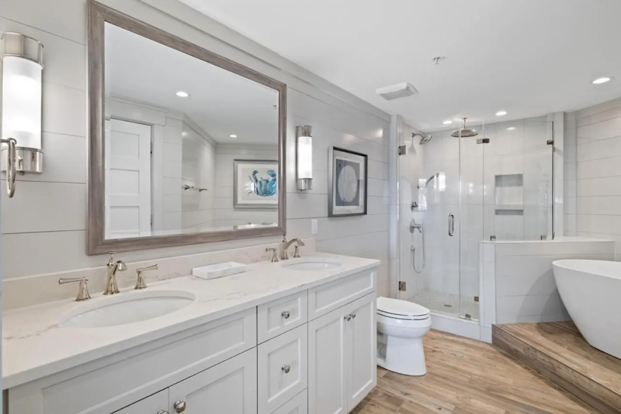6103 Hampton Place North Villa