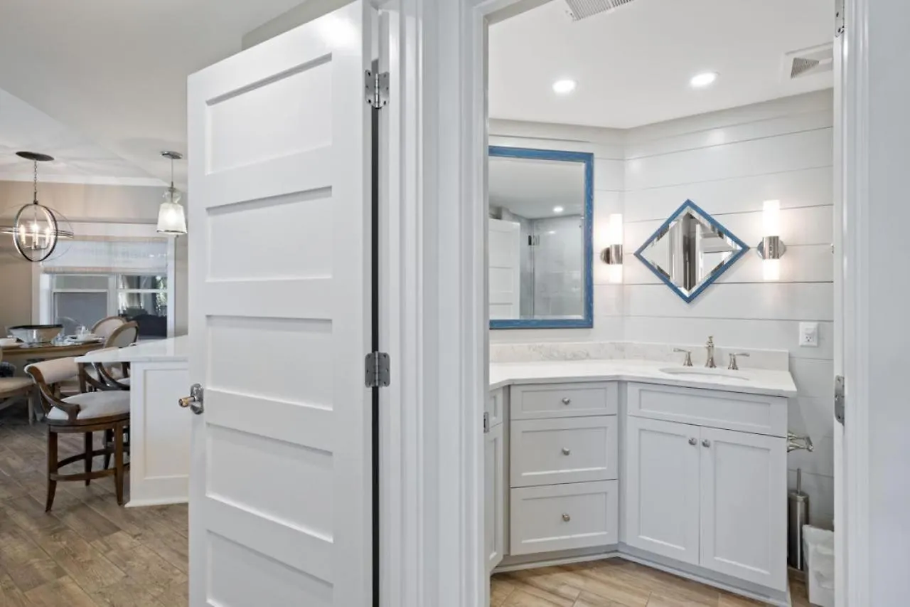 6103 Hampton Place North Villa *