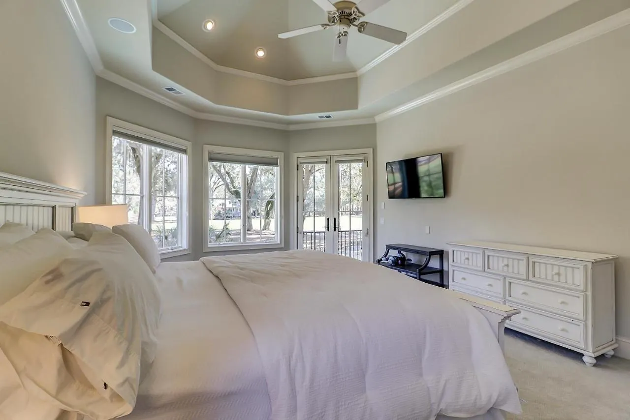 102 Baynard Cove Sea Pines Harbourtown Holiday home *