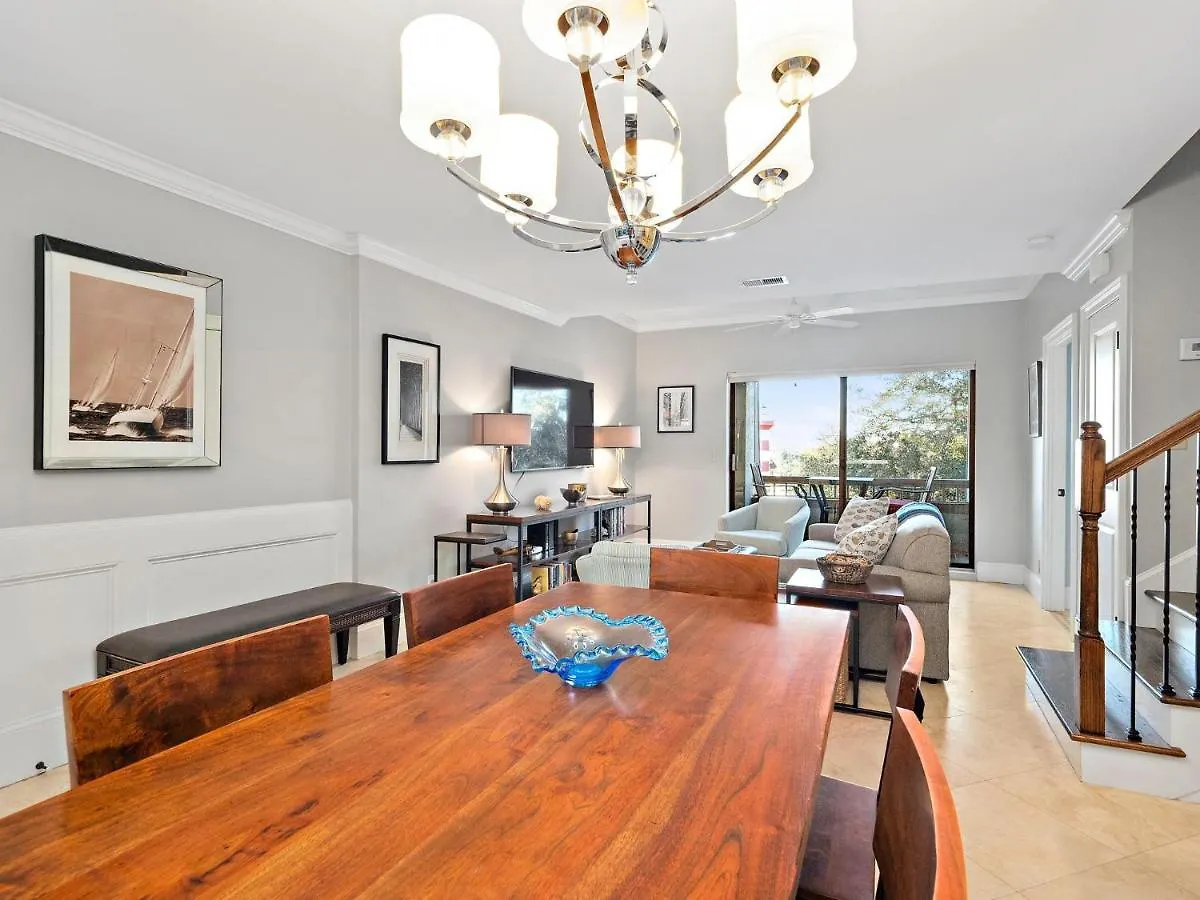 Villa Caravel Court 1043 *