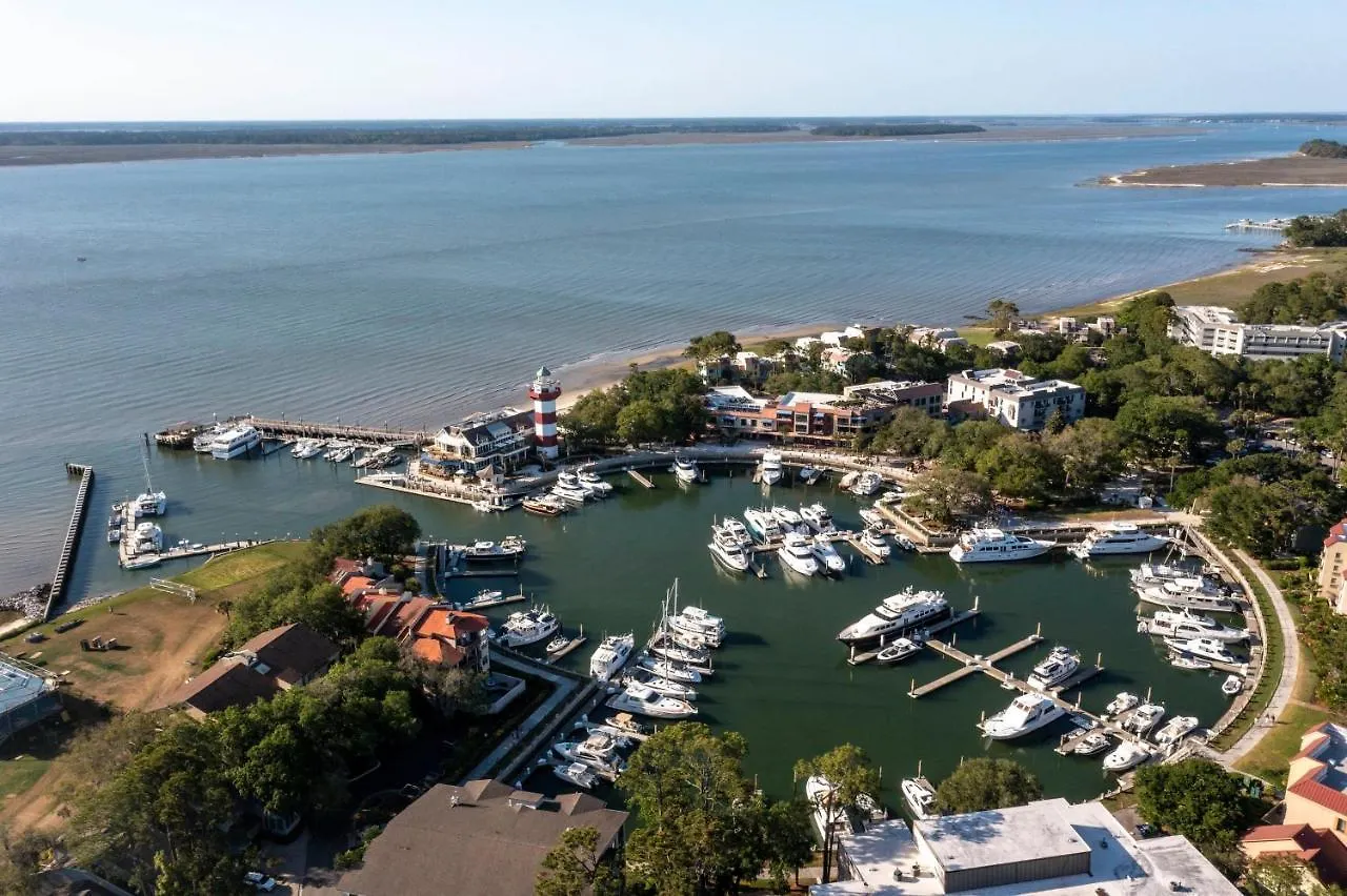 Schooner Court 704 *