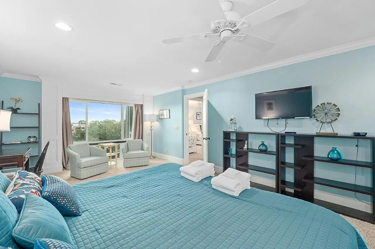Villa Caravel Court 1043 *
