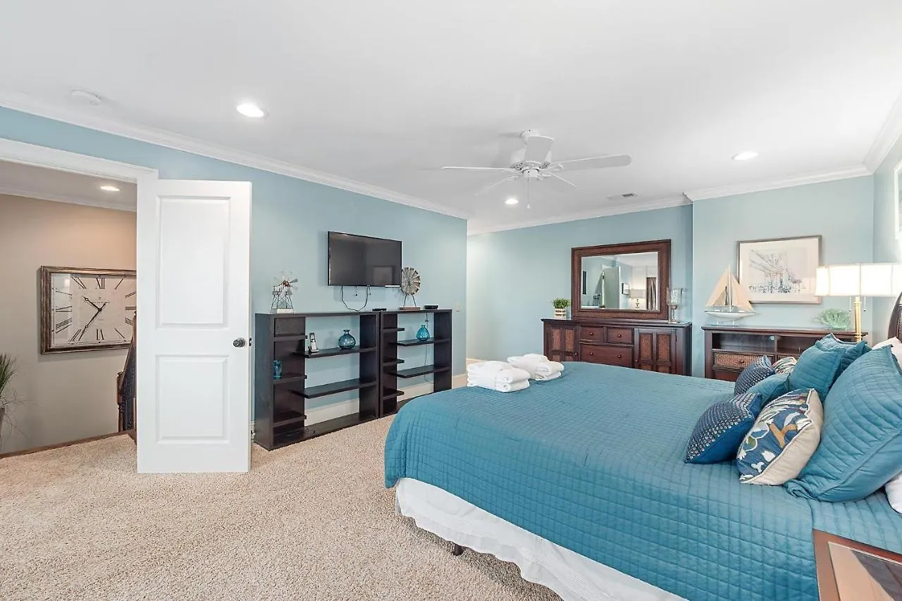 Villa Caravel Court 1043 *