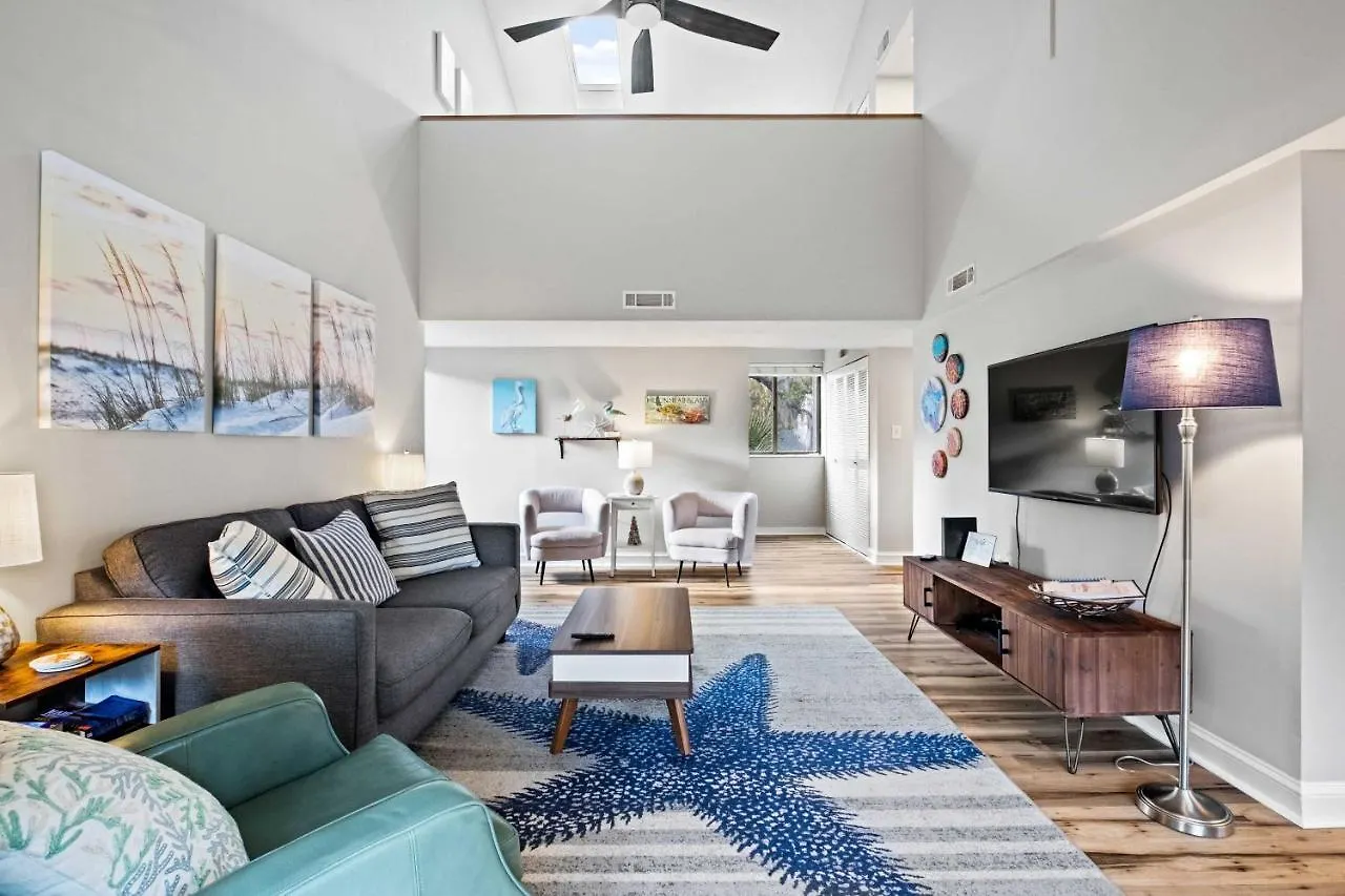 Coastal Oasis With Pool - Walk To Coligny Park Apartment Hilton Head Island