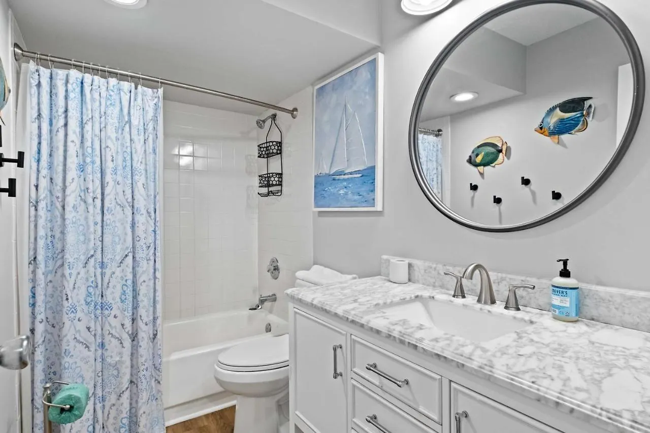 Apartment Coastal Oasis With Pool - Walk To Coligny Park *