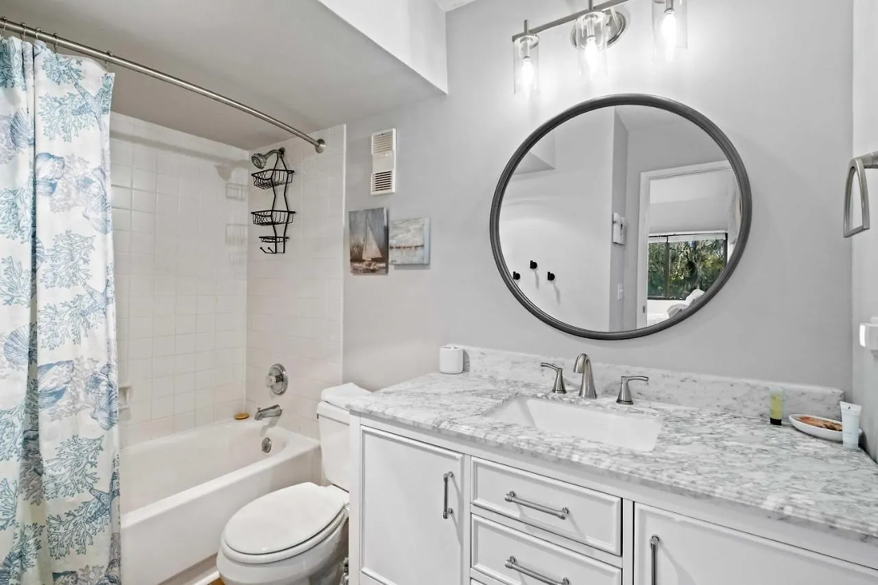 Coastal Oasis With Pool - Walk To Coligny Park