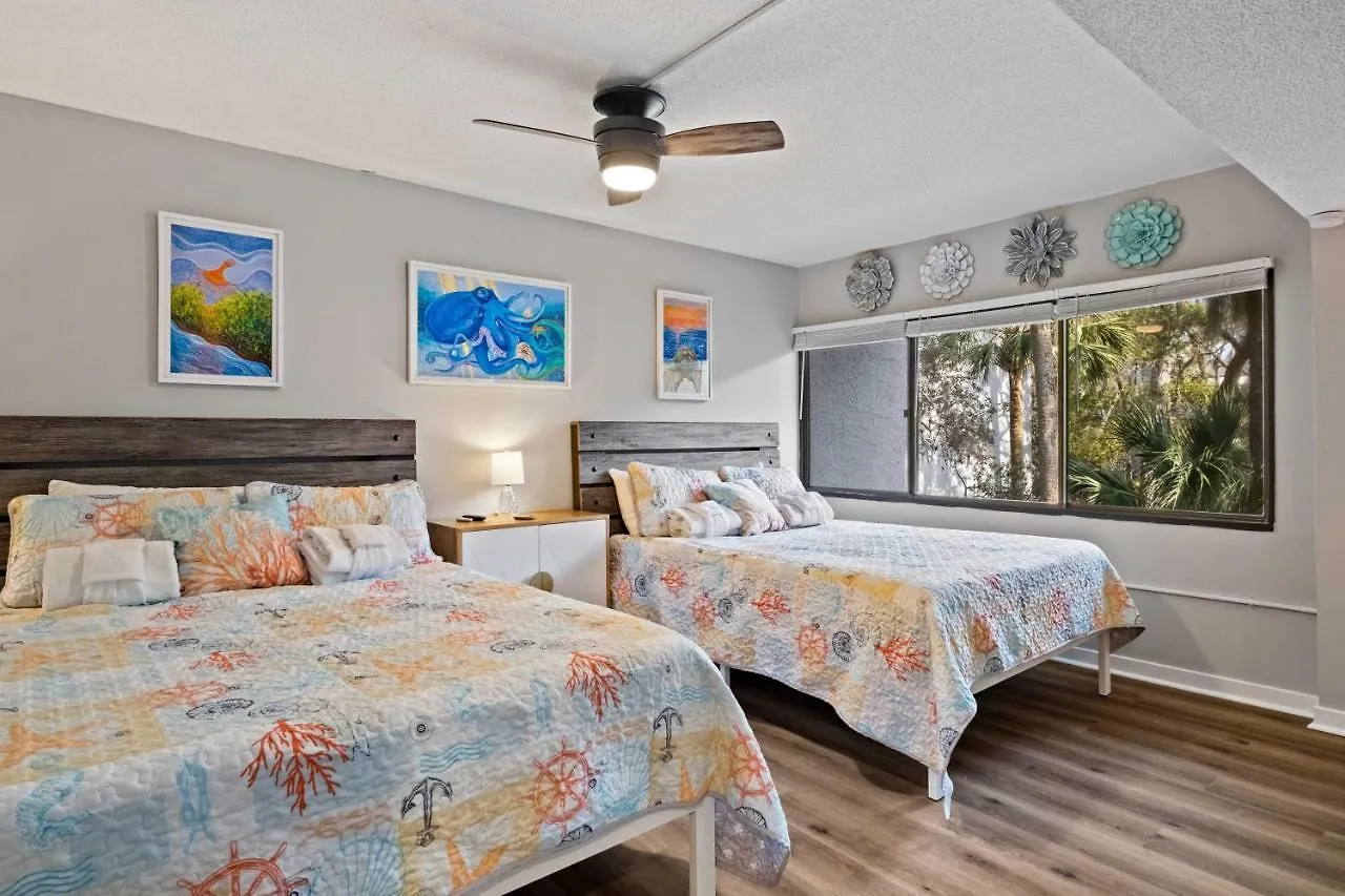 Apartment Coastal Oasis With Pool - Walk To Coligny Park