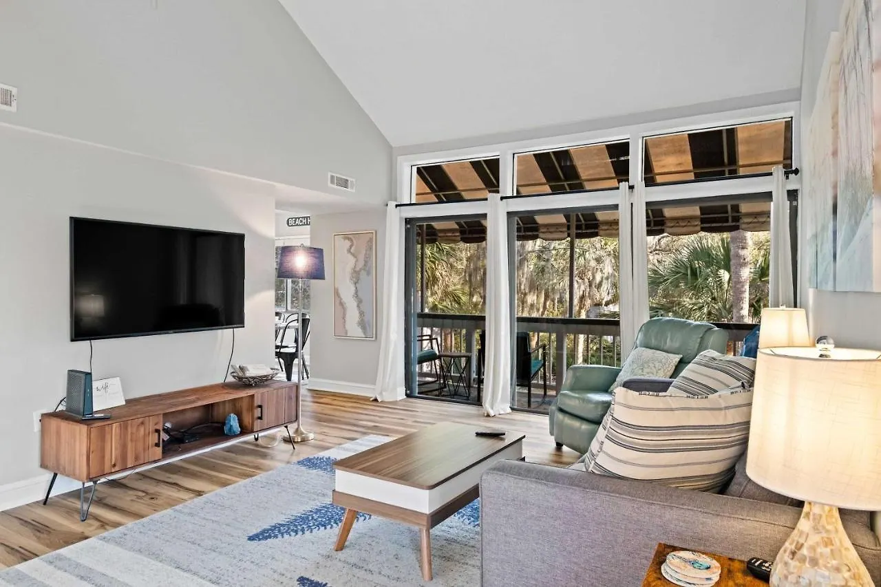 Apartment Coastal Oasis With Pool - Walk To Coligny Park Hilton Head Island