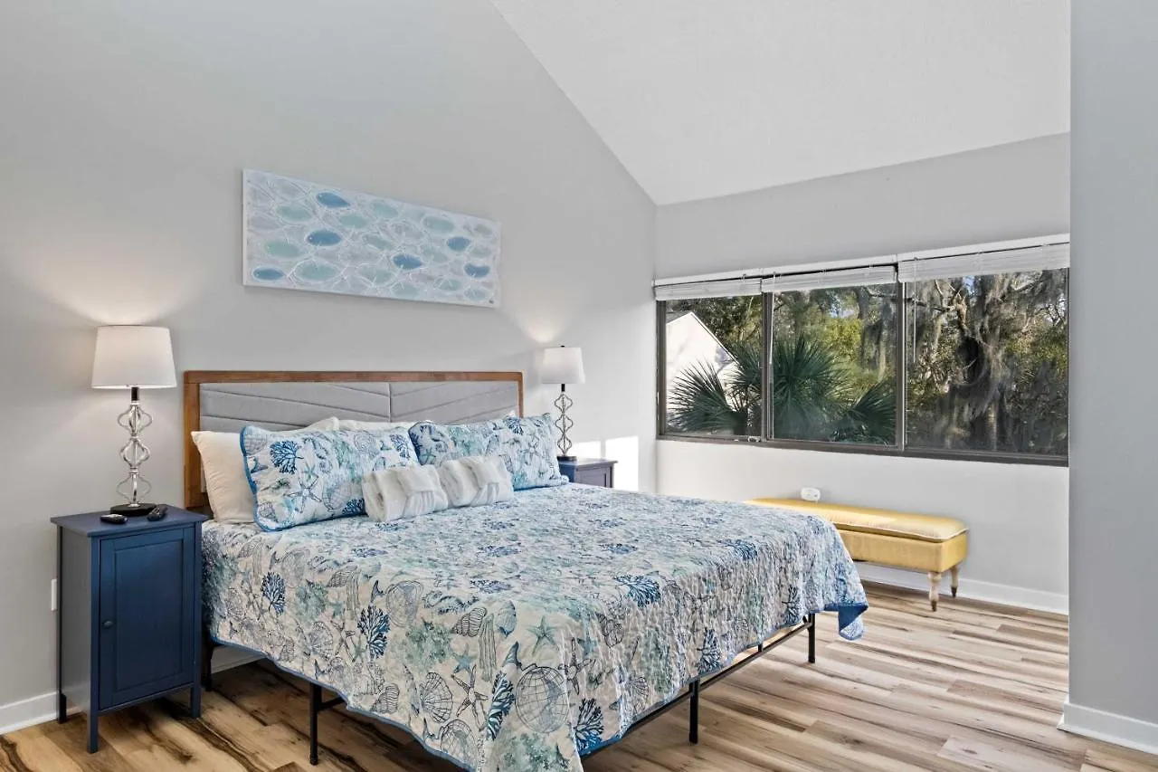 Coastal Oasis With Pool - Walk To Coligny Park Apartment *