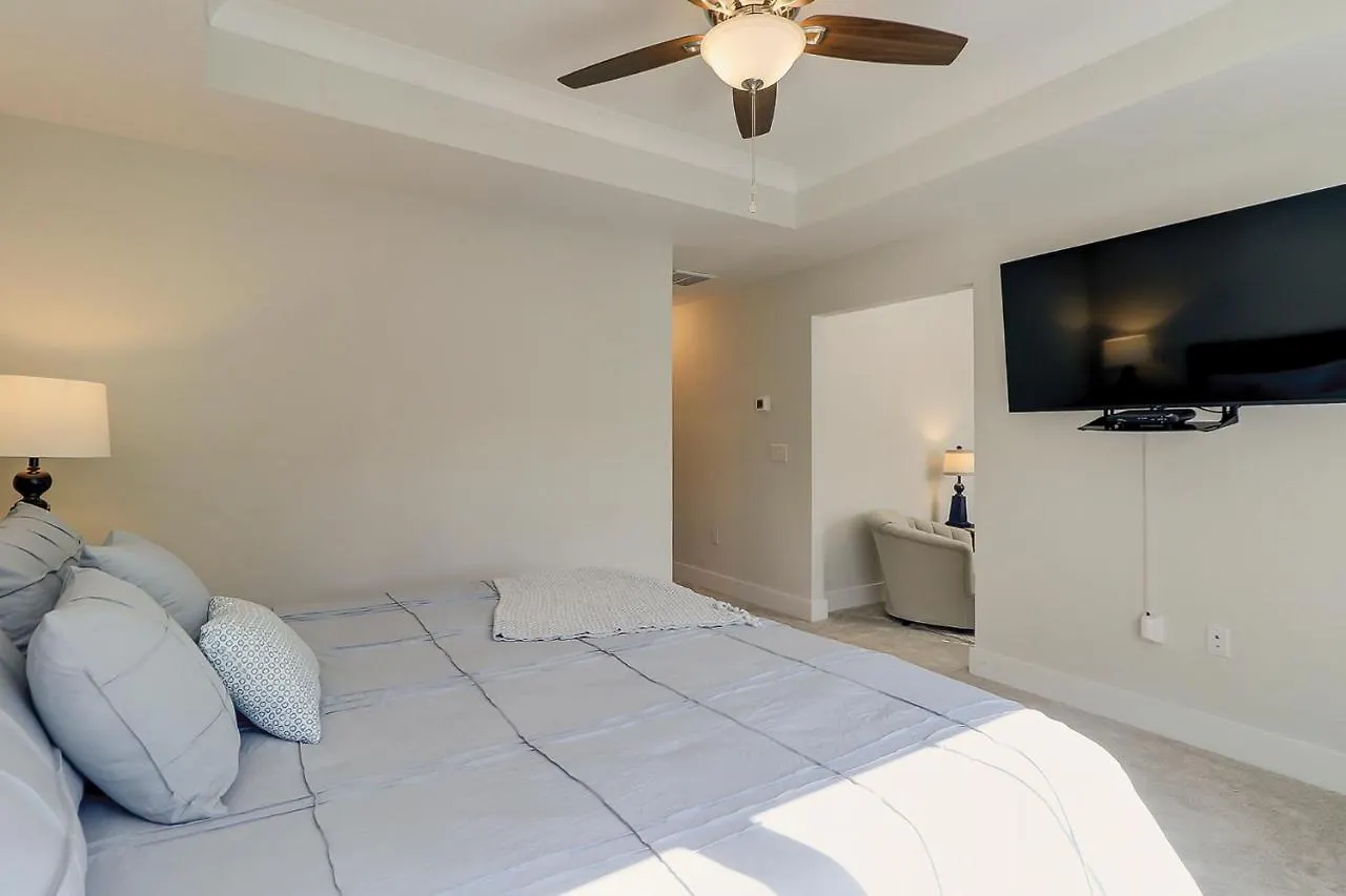 48 Pink Luxury 4 Bedroom Vacation *