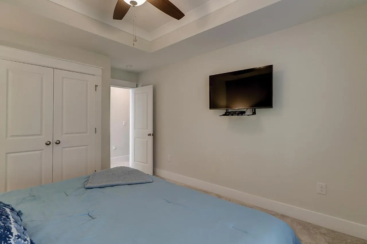 48 Pink Luxury 4 Bedroom Vacation *
