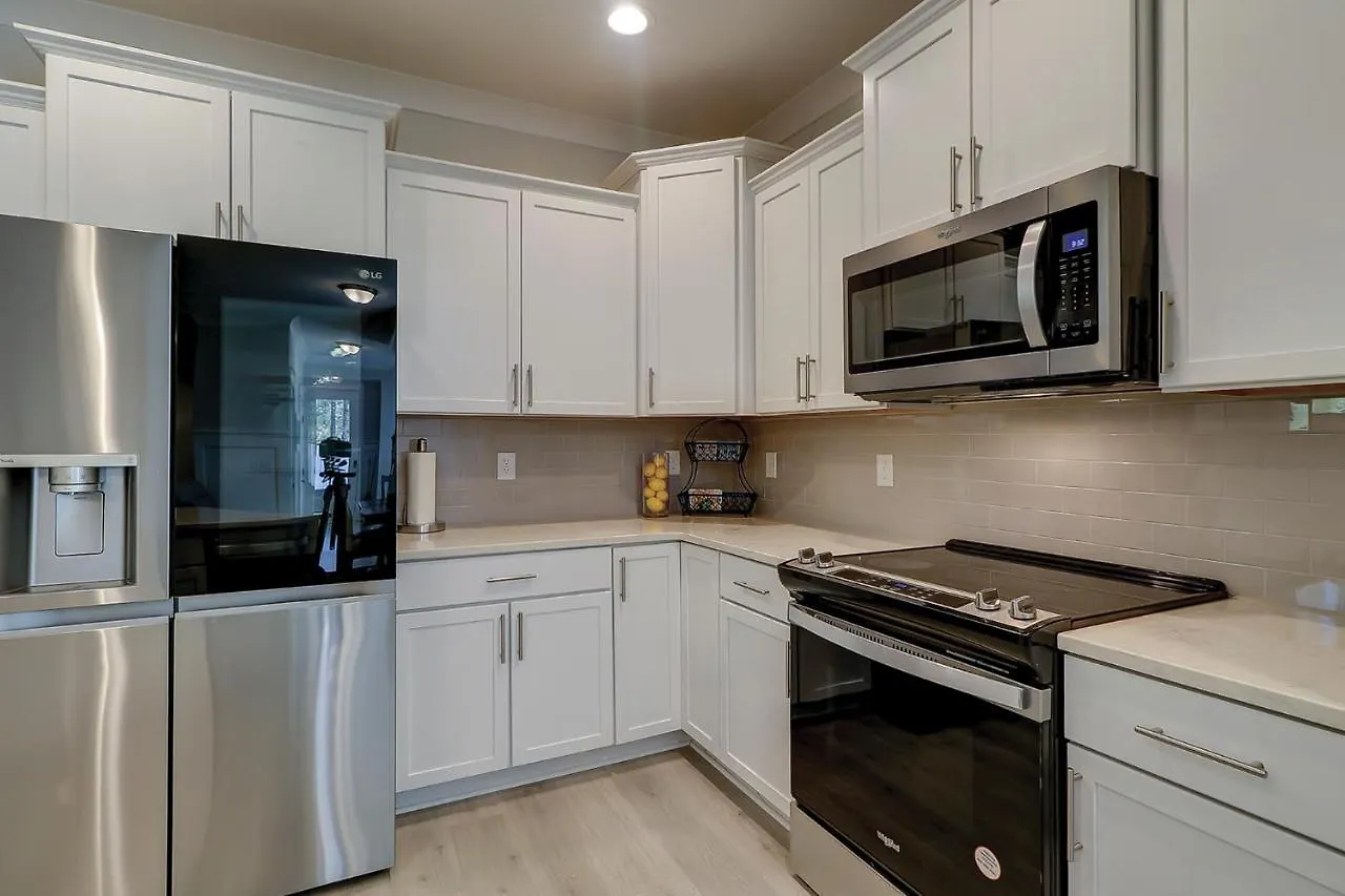 48 Pink Luxury 4 Bedroom Vacation Holiday home Hilton Head Island