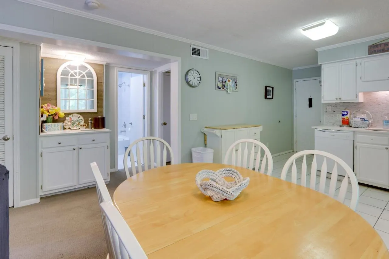 Apartment - Walk To Pool And Beach!