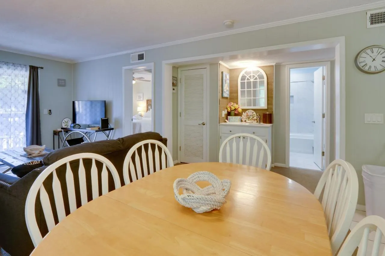 Apartment - Walk To Pool And Beach! *