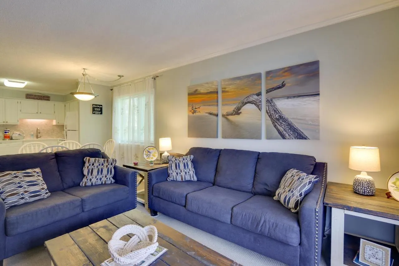 Apartment - Walk To Pool And Beach!