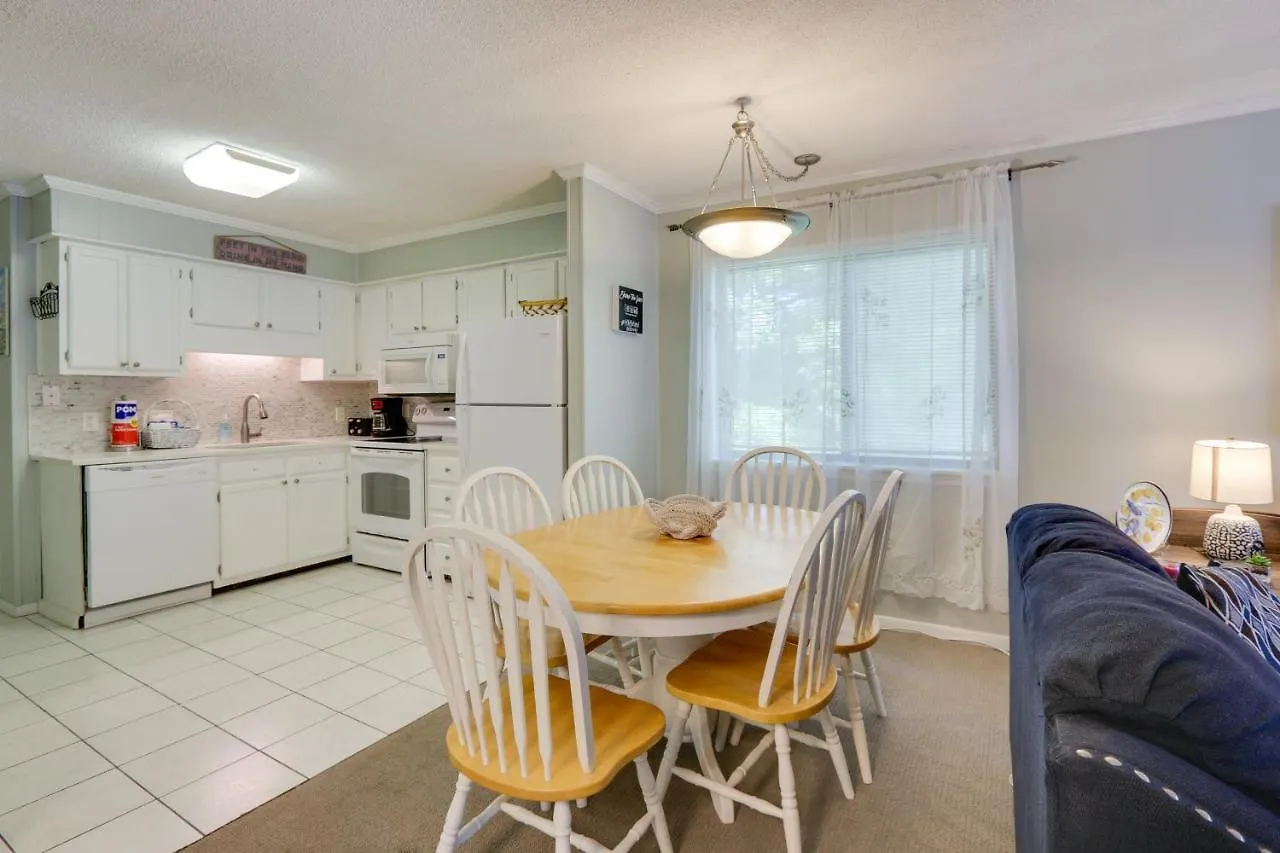 Apartment - Walk To Pool And Beach!