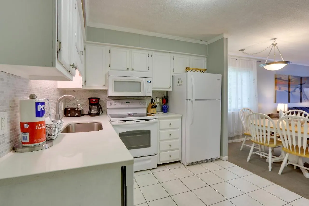 Apartment - Walk To Pool And Beach! *
