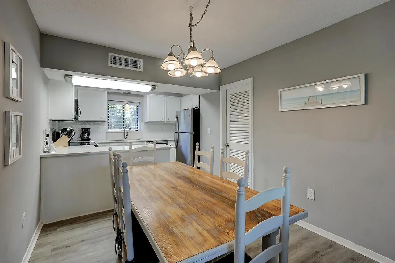 14 Hickory Cove
