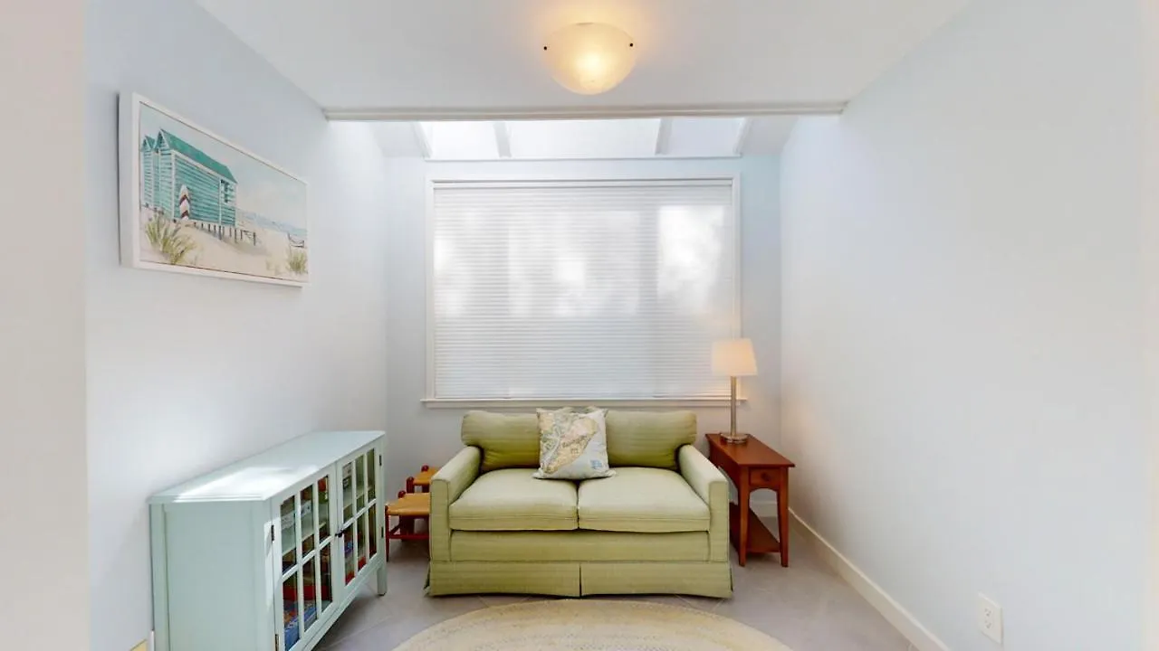 911 Inverness Village Villa *