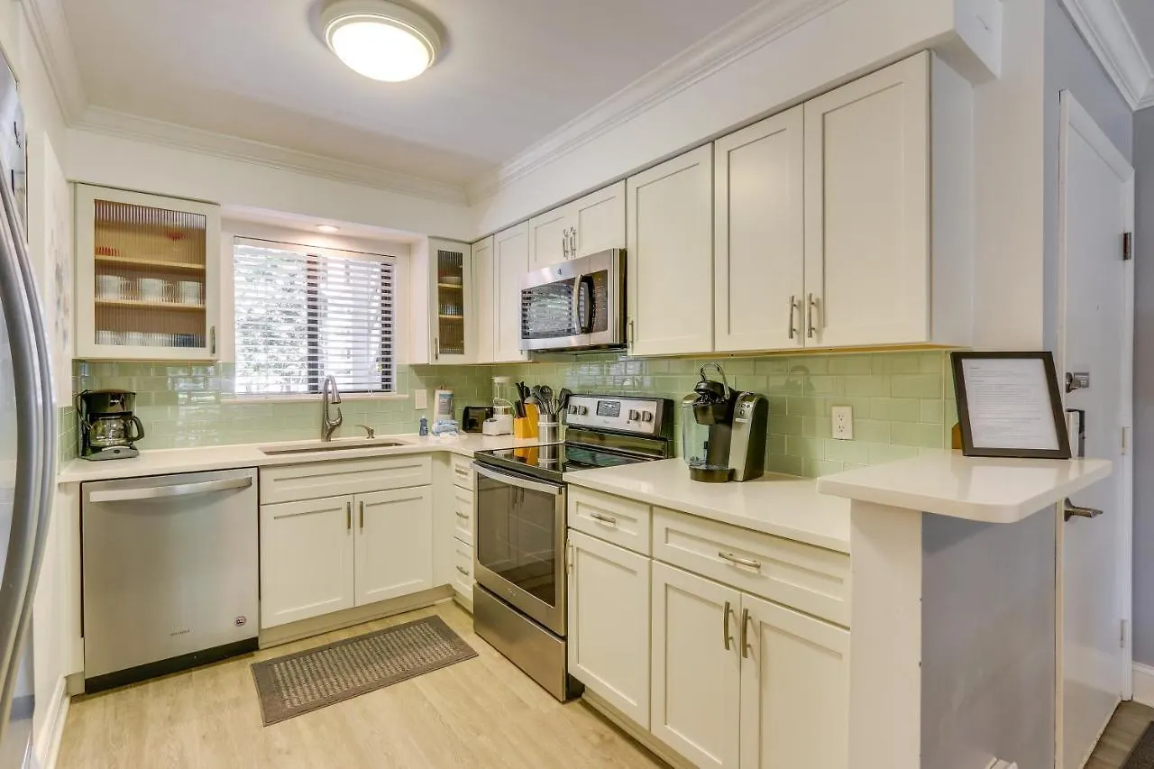 Apartment Hilton Head With Balcony, And Pool Access!