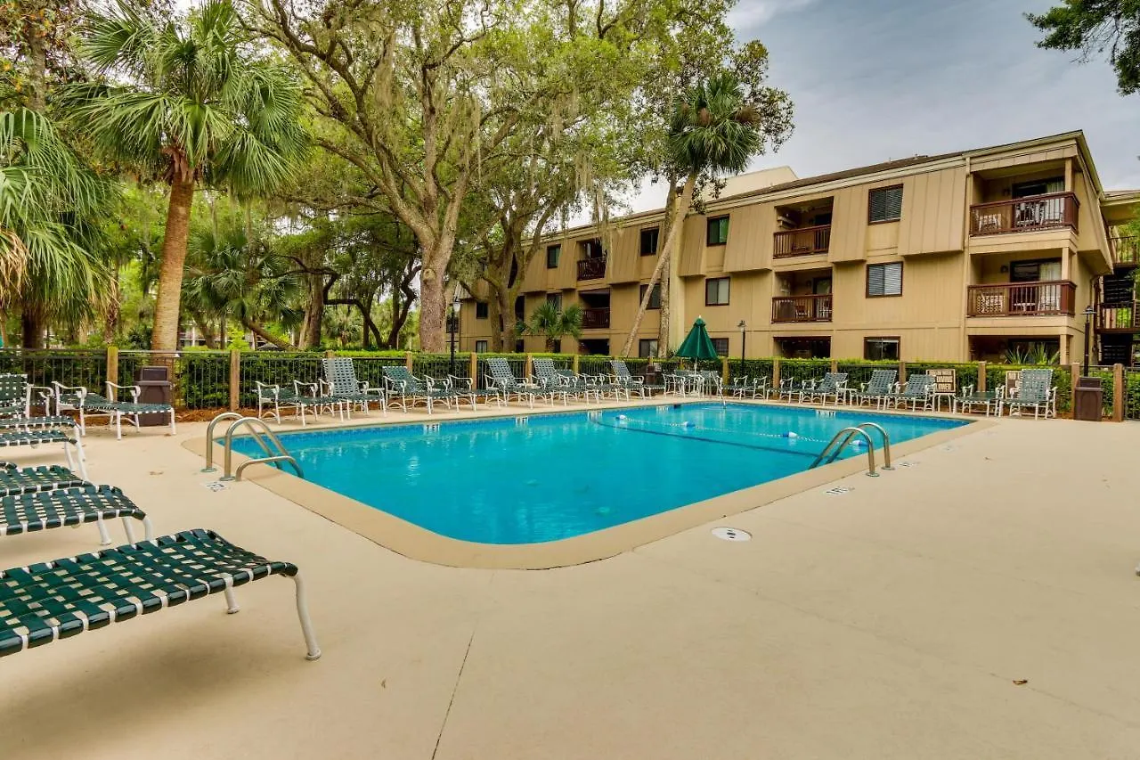 Apartment Hilton Head Getaway With Balcony - Walk To Beach!