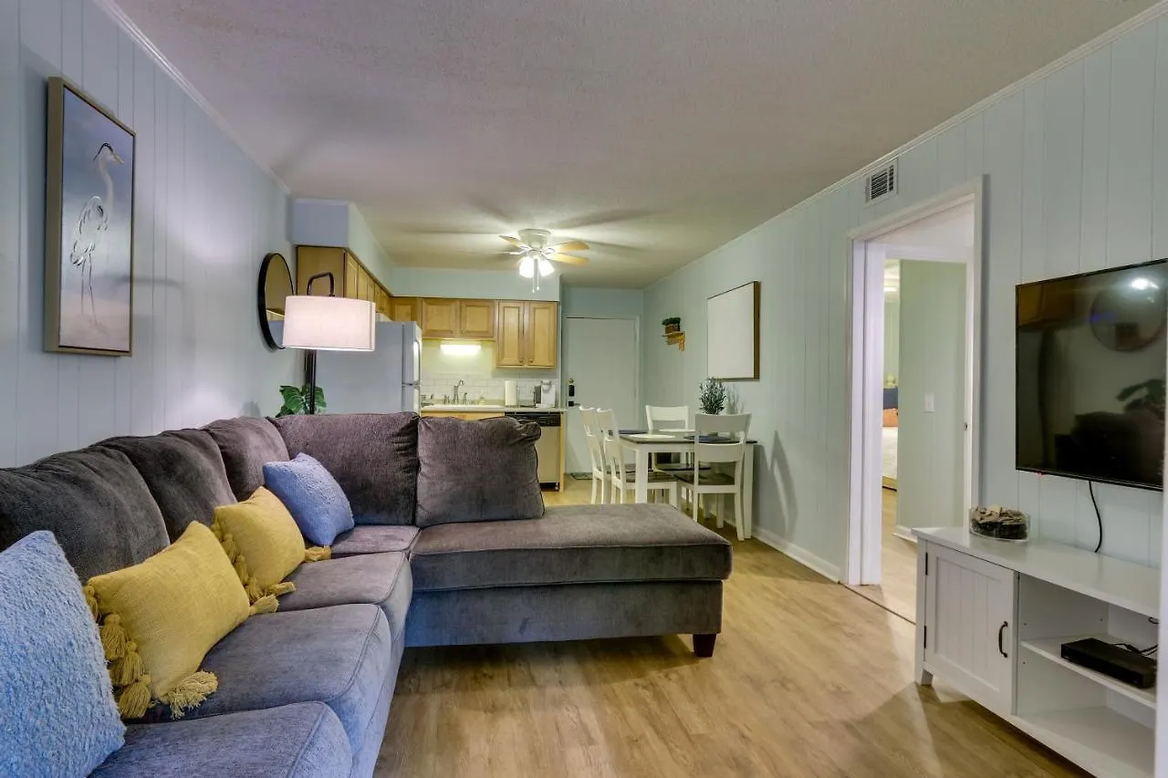 Hilton Head Getaway With Balcony - Walk To Beach! Apartment Hilton Head Island