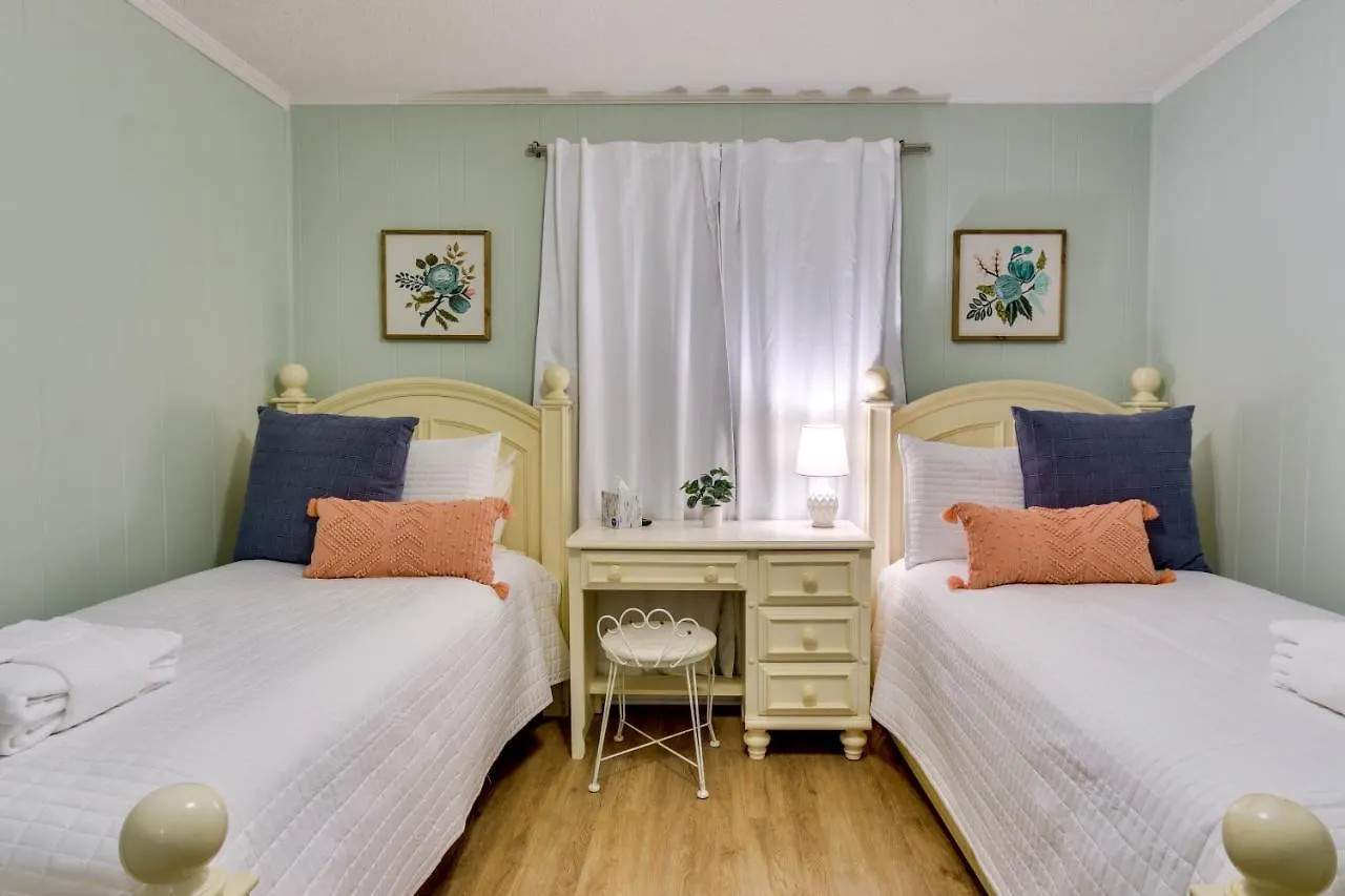 Apartment Hilton Head Getaway With Balcony - Walk To Beach!