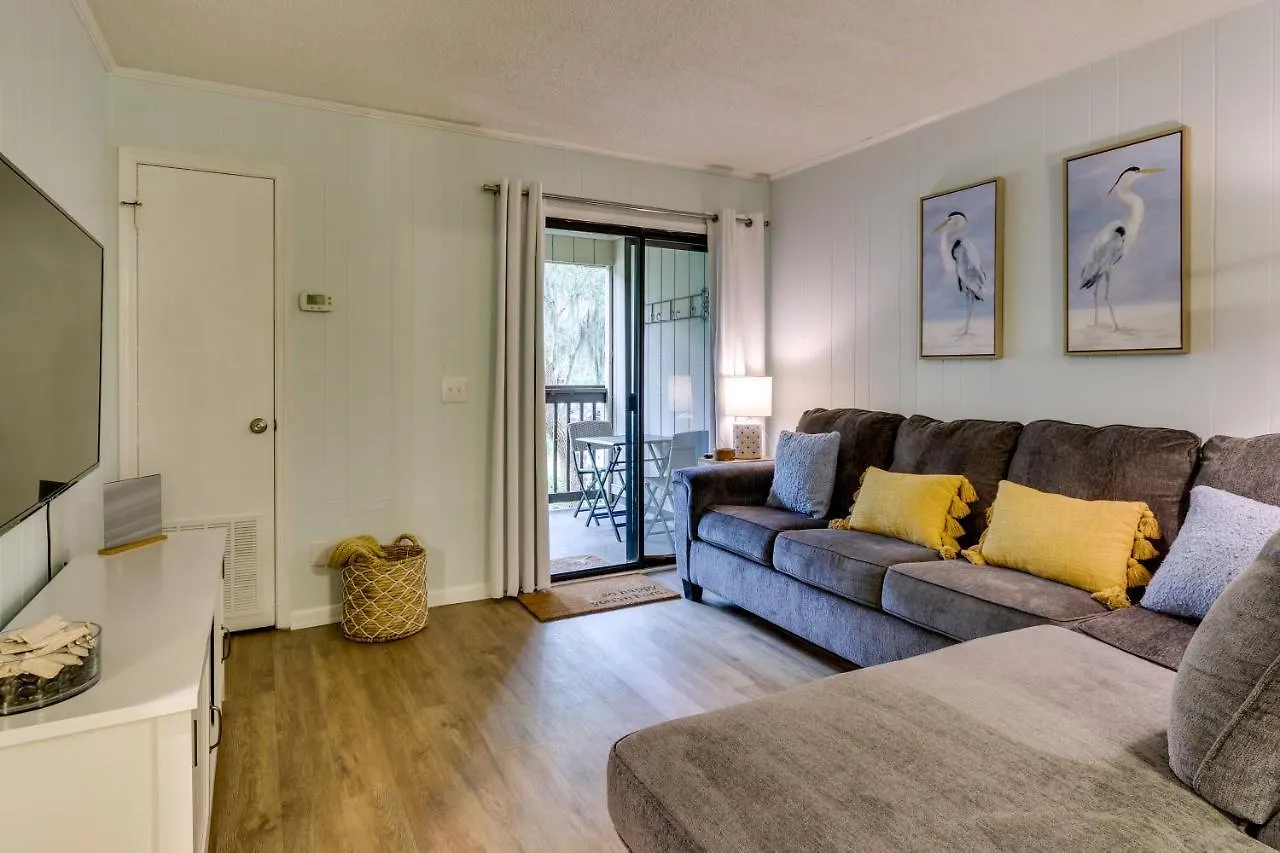 Hilton Head Getaway With Balcony - Walk To Beach! Apartment