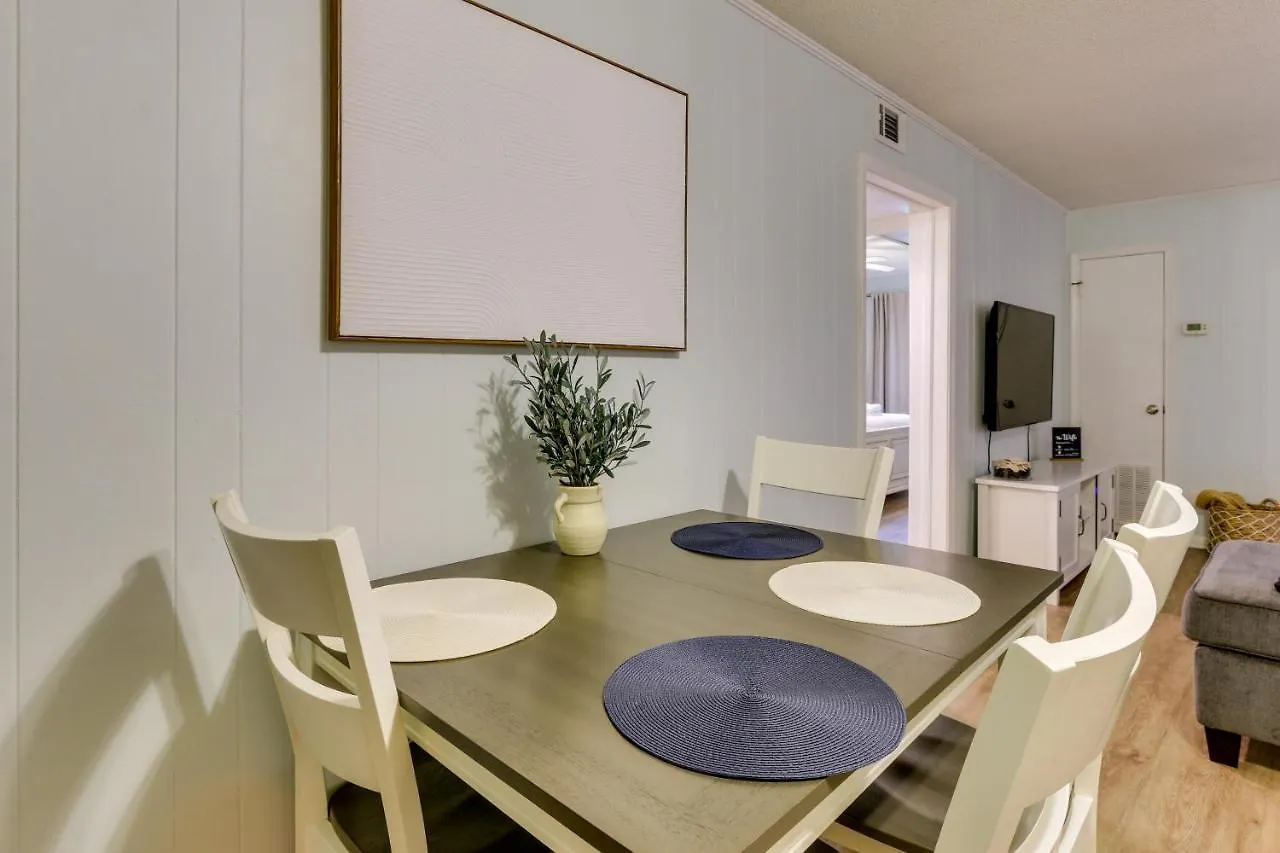 Hilton Head Getaway With Balcony - Walk To Beach! Hilton Head Island